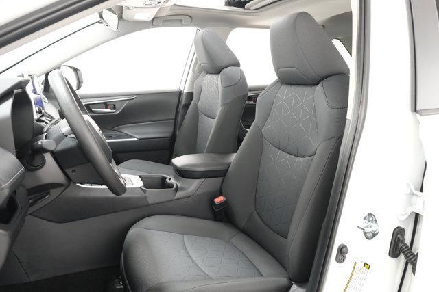 Photo of 2025 Ice Cap Toyota RAV4