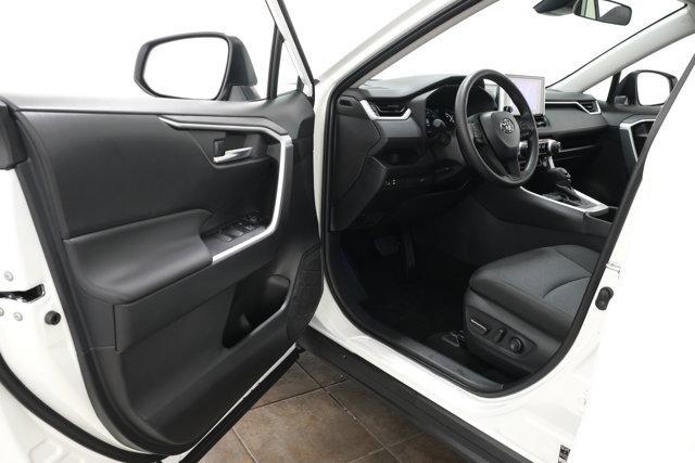Photo of 2025 Ice Cap Toyota RAV4