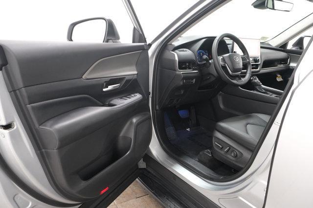 Photo of 2025 Celestial Silver Metallic Toyota Grand Highlander