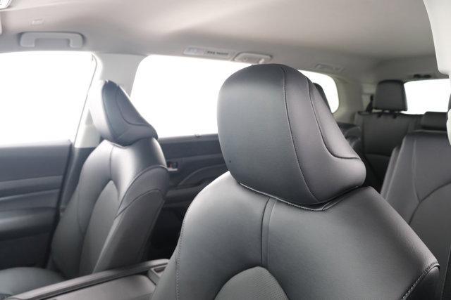 Photo of 2025 Celestial Silver Metallic Toyota Grand Highlander