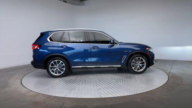 Photo of 2023 Phytonic Blue Metallic BMW X5 PHEV