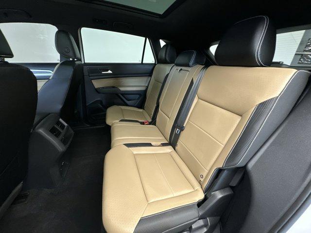 Photo of 2022 Pure White Volkswagen Atlas Cross Sport