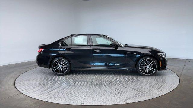 Photo of 2022 Black Sapphire Metallic BMW 330