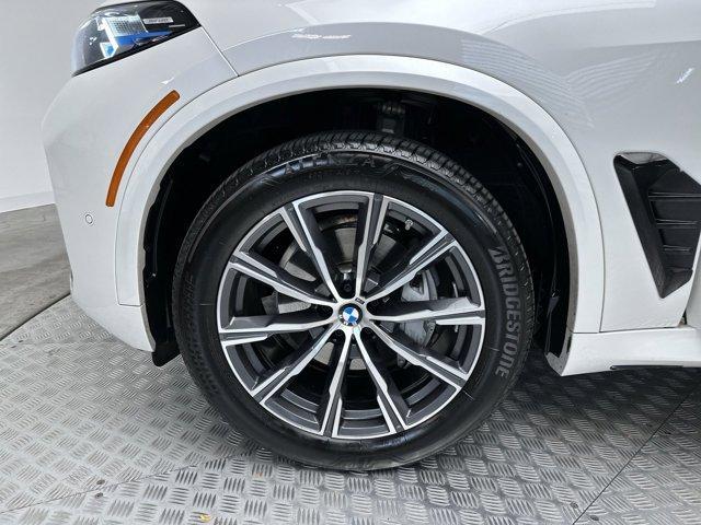 Photo of 2025 Mineral White Metallic BMW X5