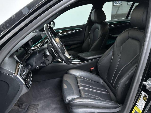 Photo of 2019 Black Sapphire Metallic BMW 530e