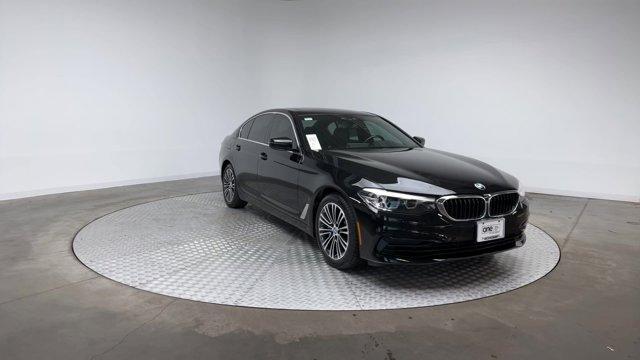 Photo of 2019 Black Sapphire Metallic BMW 530e