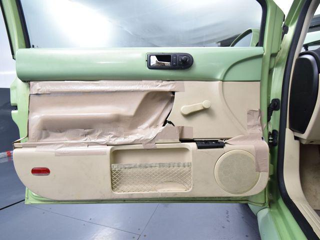 Photo of 2002 Green Metallic Volkswagen New Beetle