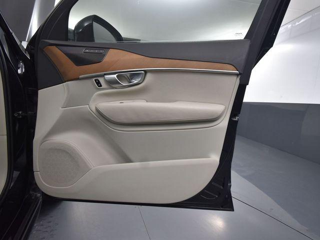 Photo of 2019 Onyx Black Metallic Volvo XC90