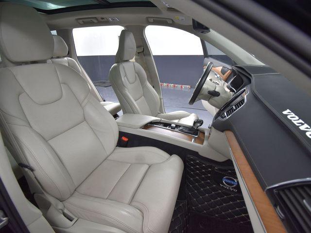 Photo of 2019 Onyx Black Metallic Volvo XC90