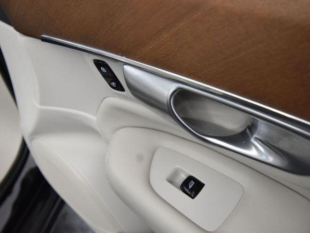 Photo of 2019 Onyx Black Metallic Volvo XC90