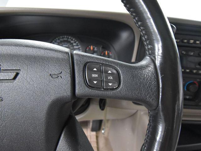 Photo of 2004 Summit White Chevrolet Suburban