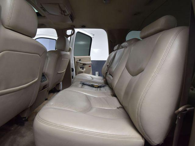 Photo of 2004 Summit White Chevrolet Suburban