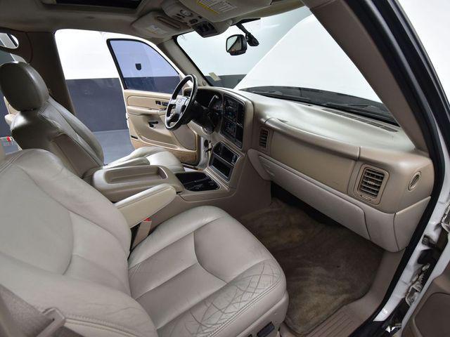 Photo of 2004 Summit White Chevrolet Suburban