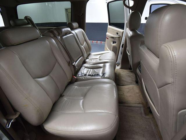 Photo of 2004 Summit White Chevrolet Suburban