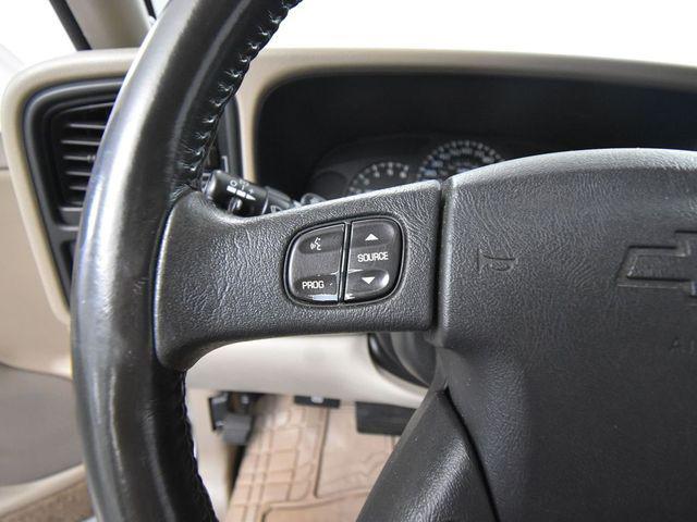 Photo of 2004 Summit White Chevrolet Suburban