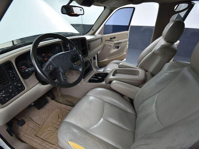 Photo of 2004 Summit White Chevrolet Suburban