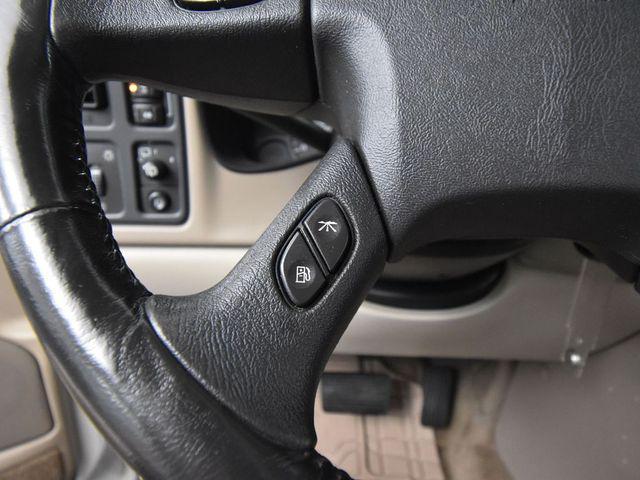 Photo of 2004 Summit White Chevrolet Suburban