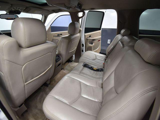 Photo of 2004 Summit White Chevrolet Suburban