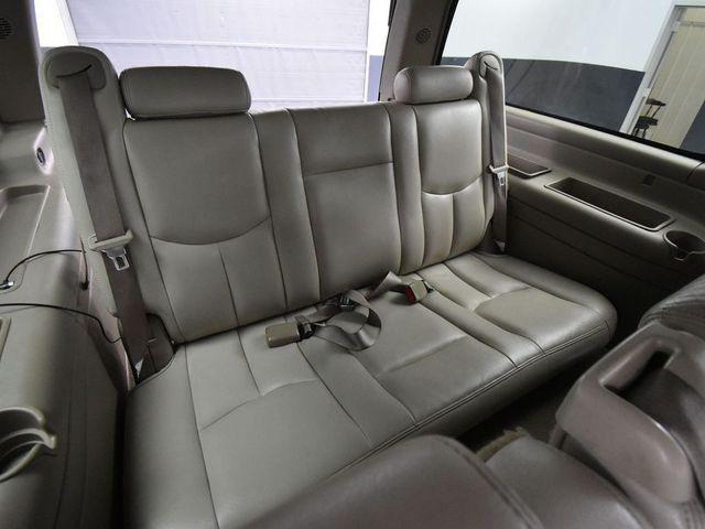 Photo of 2004 Summit White Chevrolet Suburban