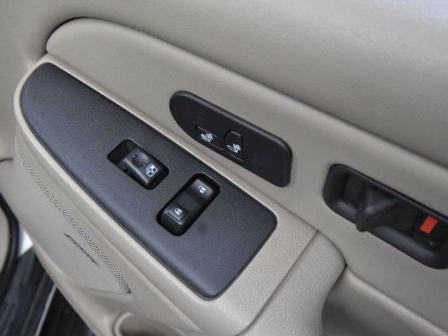 Photo of 2004 Summit White Chevrolet Suburban