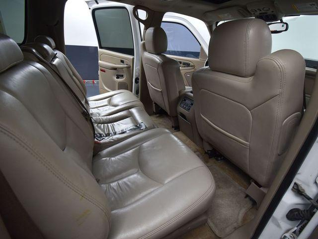 Photo of 2004 Summit White Chevrolet Suburban