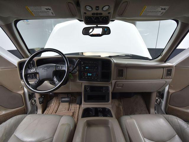 Photo of 2004 Summit White Chevrolet Suburban