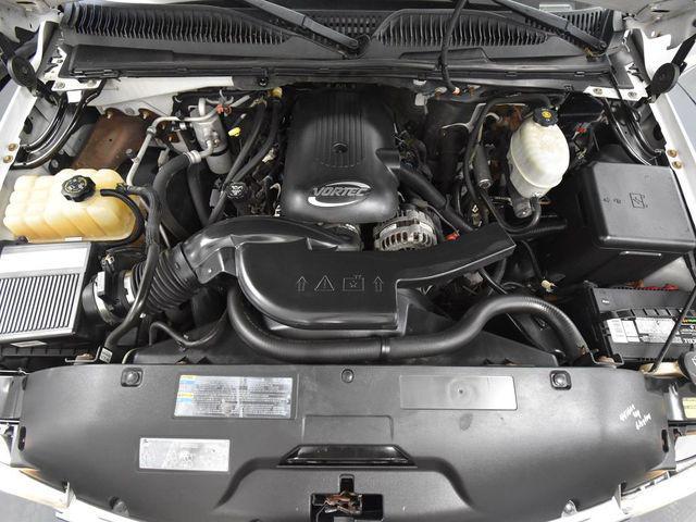 Photo of 2004 Summit White Chevrolet Suburban