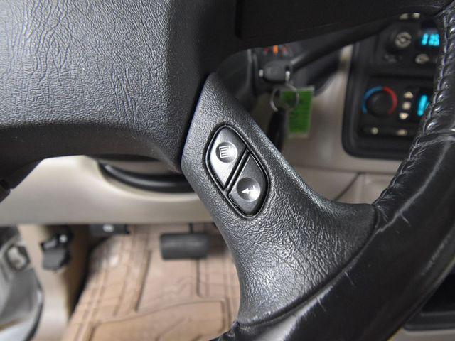Photo of 2004 Summit White Chevrolet Suburban