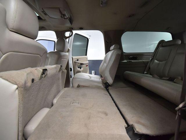 Photo of 2004 Summit White Chevrolet Suburban