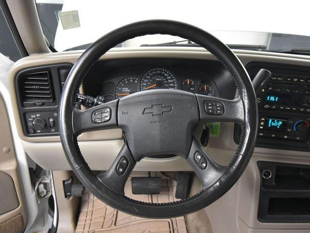 Photo of 2004 Summit White Chevrolet Suburban