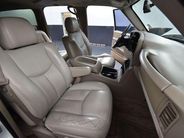 Photo of 2004 Summit White Chevrolet Suburban