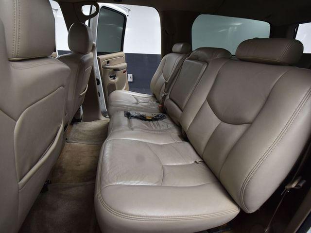 Photo of 2004 Summit White Chevrolet Suburban