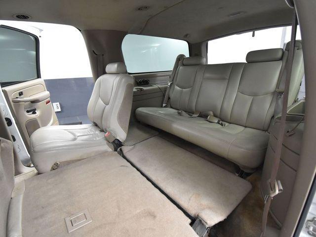 Photo of 2004 Summit White Chevrolet Suburban