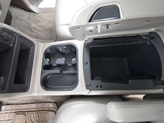 Photo of 2004 Summit White Chevrolet Suburban