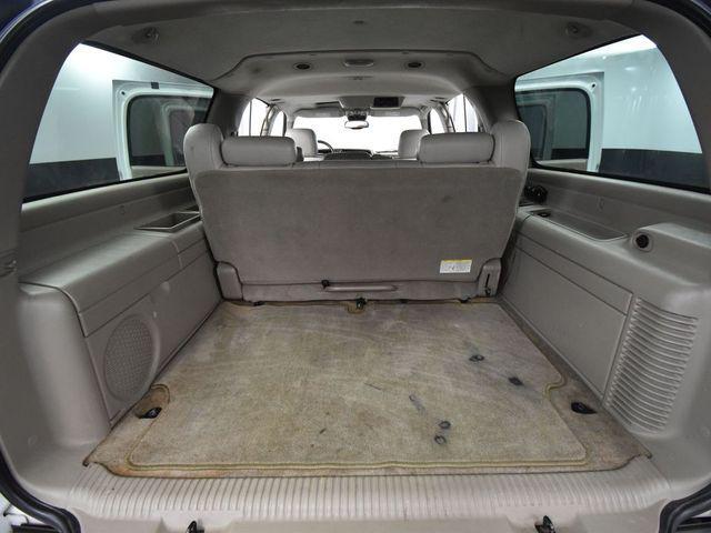 Photo of 2004 Summit White Chevrolet Suburban