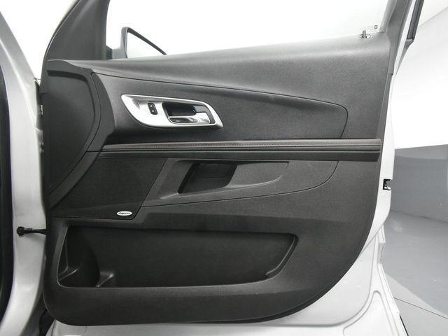 Photo of 2015 Silver Ice Metallic Chevrolet Equinox