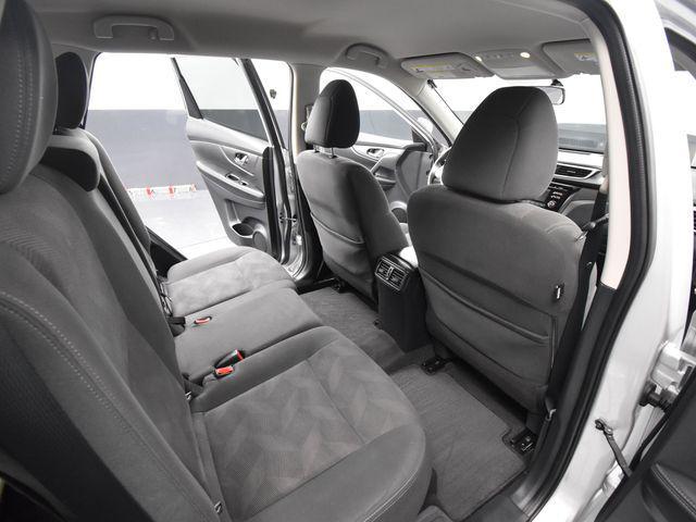 Photo of 2016 Brilliant Silver Nissan Rogue
