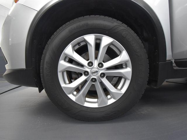 Photo of 2016 Brilliant Silver Nissan Rogue