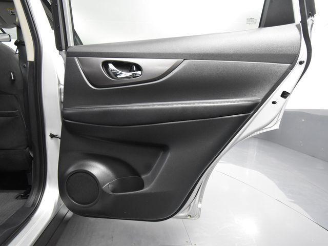 Photo of 2016 Brilliant Silver Nissan Rogue