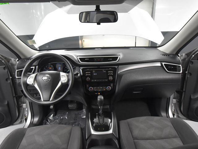 Photo of 2016 Brilliant Silver Nissan Rogue