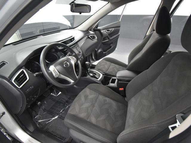 Photo of 2016 Brilliant Silver Nissan Rogue