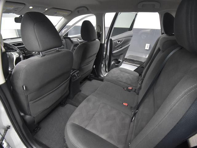 Photo of 2016 Brilliant Silver Nissan Rogue