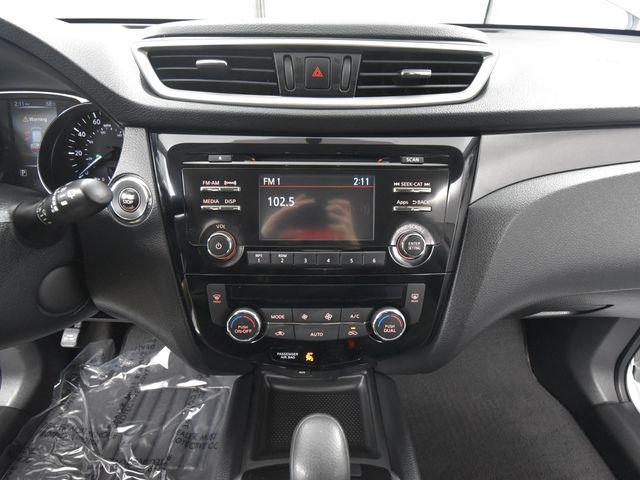 Photo of 2016 Brilliant Silver Nissan Rogue
