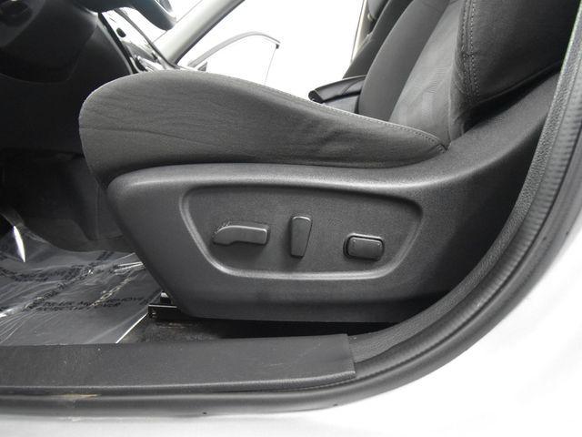 Photo of 2016 Brilliant Silver Nissan Rogue