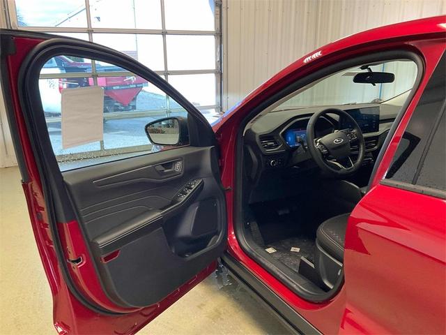 Photo of 2025 Rapid Red Metallic Tinted Clearcoat Ford Escape