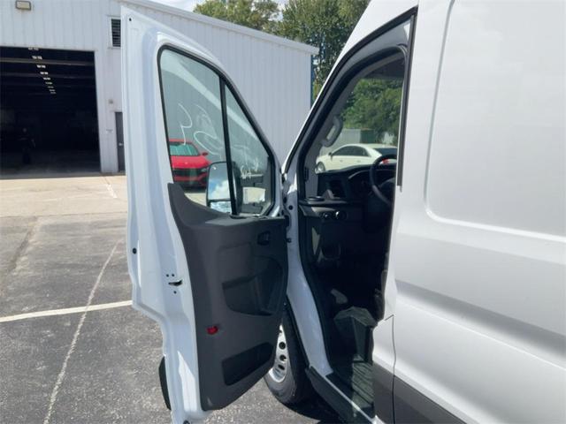 Photo of 2025 Oxford White Ford Transit-350