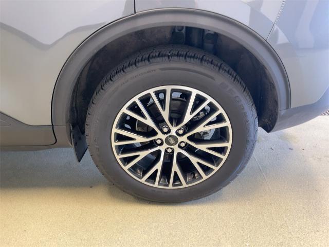 Photo of 2024 Carbonized Gray Metallic Ford Escape