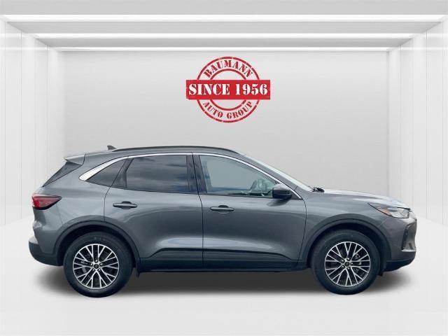 Photo of 2024 Carbonized Gray Metallic Ford Escape