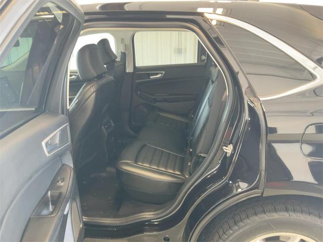Photo of 2023 Agate Black Metallic Ford Edge
