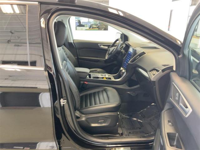 Photo of 2023 Agate Black Metallic Ford Edge